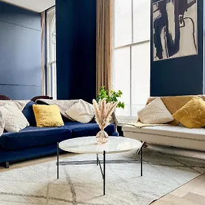 Modern Chic Flat In Shoreditch London